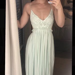 Backless lace maxi dress